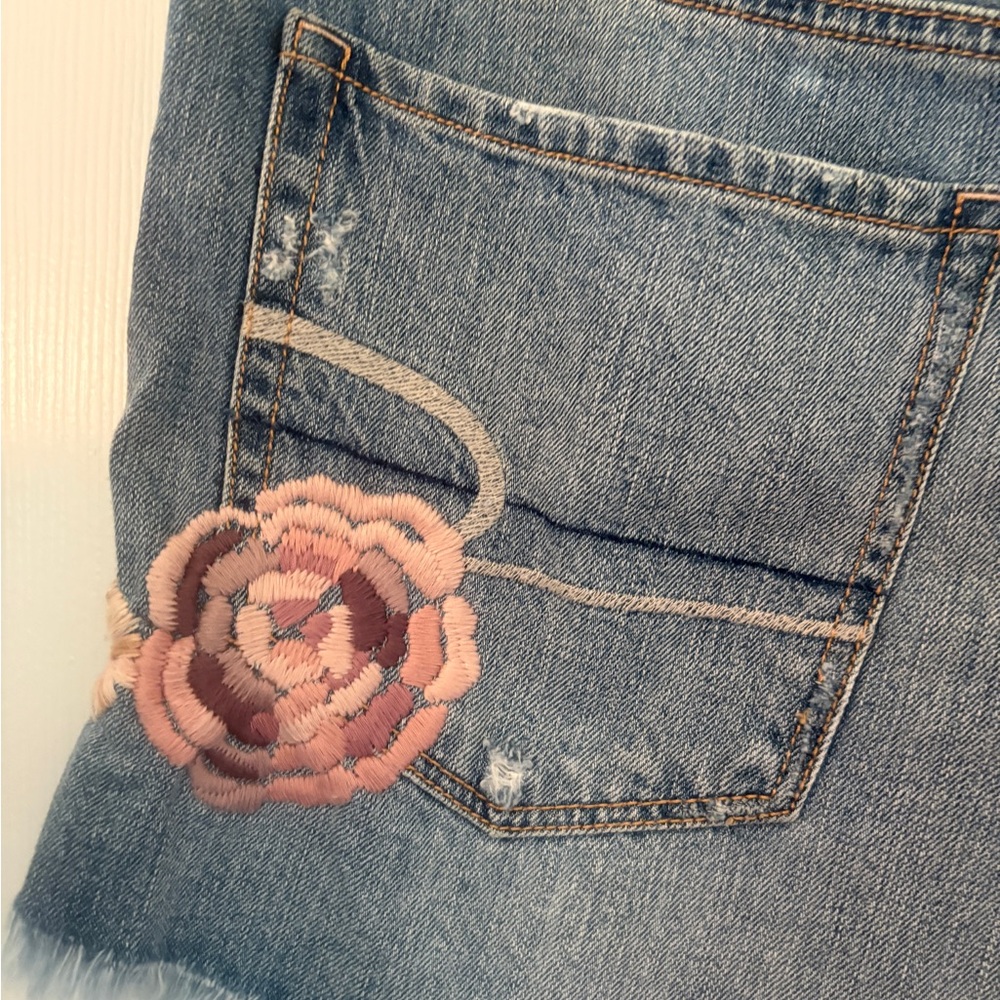 American Eagle, Blue Distressed Jean Shorts with Floral Embroidery, Sz. 14 - Picture 8 of 9